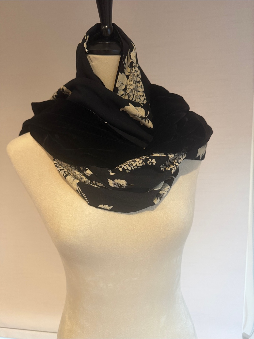 DKNY Black Top DOUBLE SIDED VELVET / Cream Floral Print and Logo Patch 55"x12
